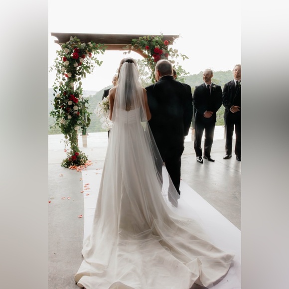 Cathedral Wedding Veil with Pearls - Picture 4 of 4
